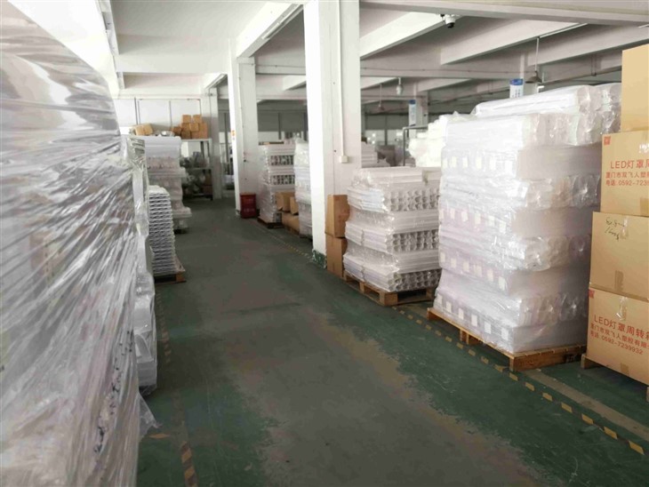 plastic extrusion factory